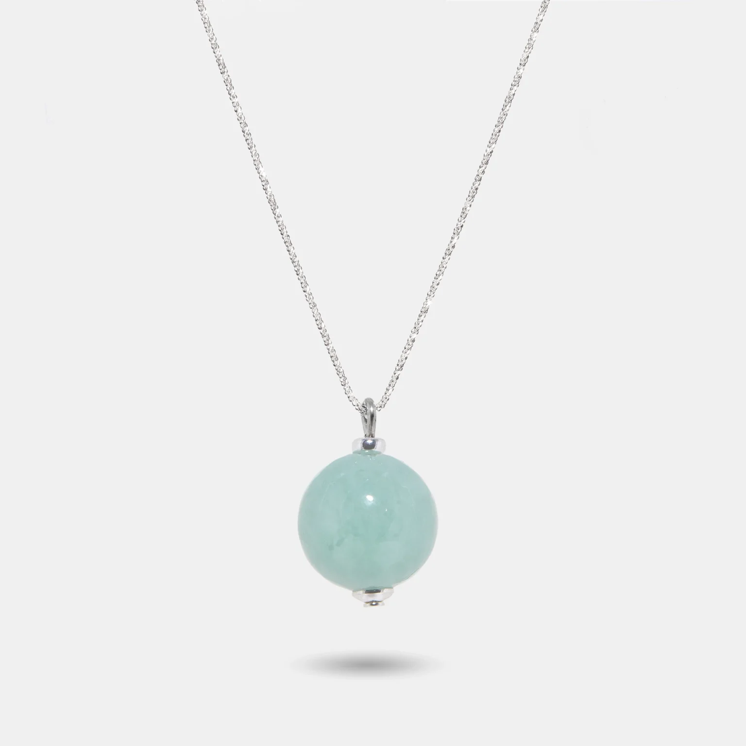 collier en perle de jade chaine en argent